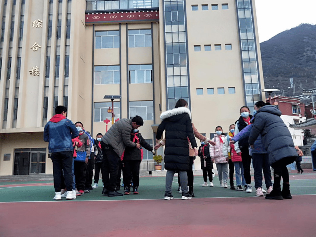 德钦县小学最新动态报道